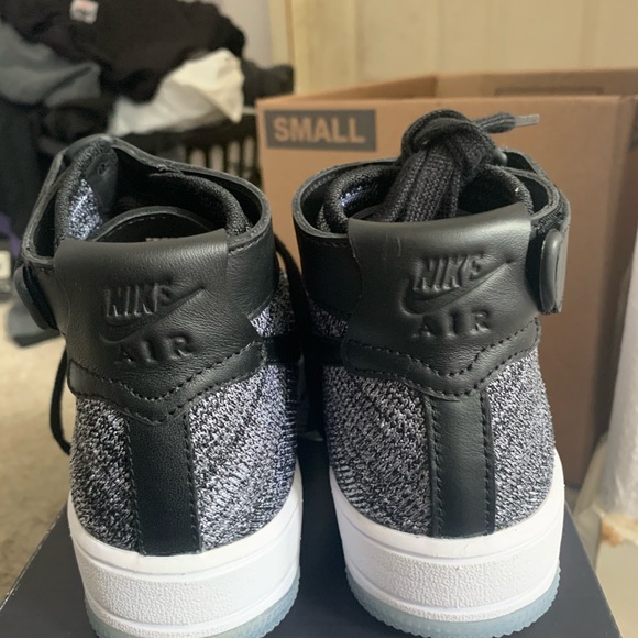 Nike Air Force 1 Flyknit Mid Shoes - Picture 3 of 7